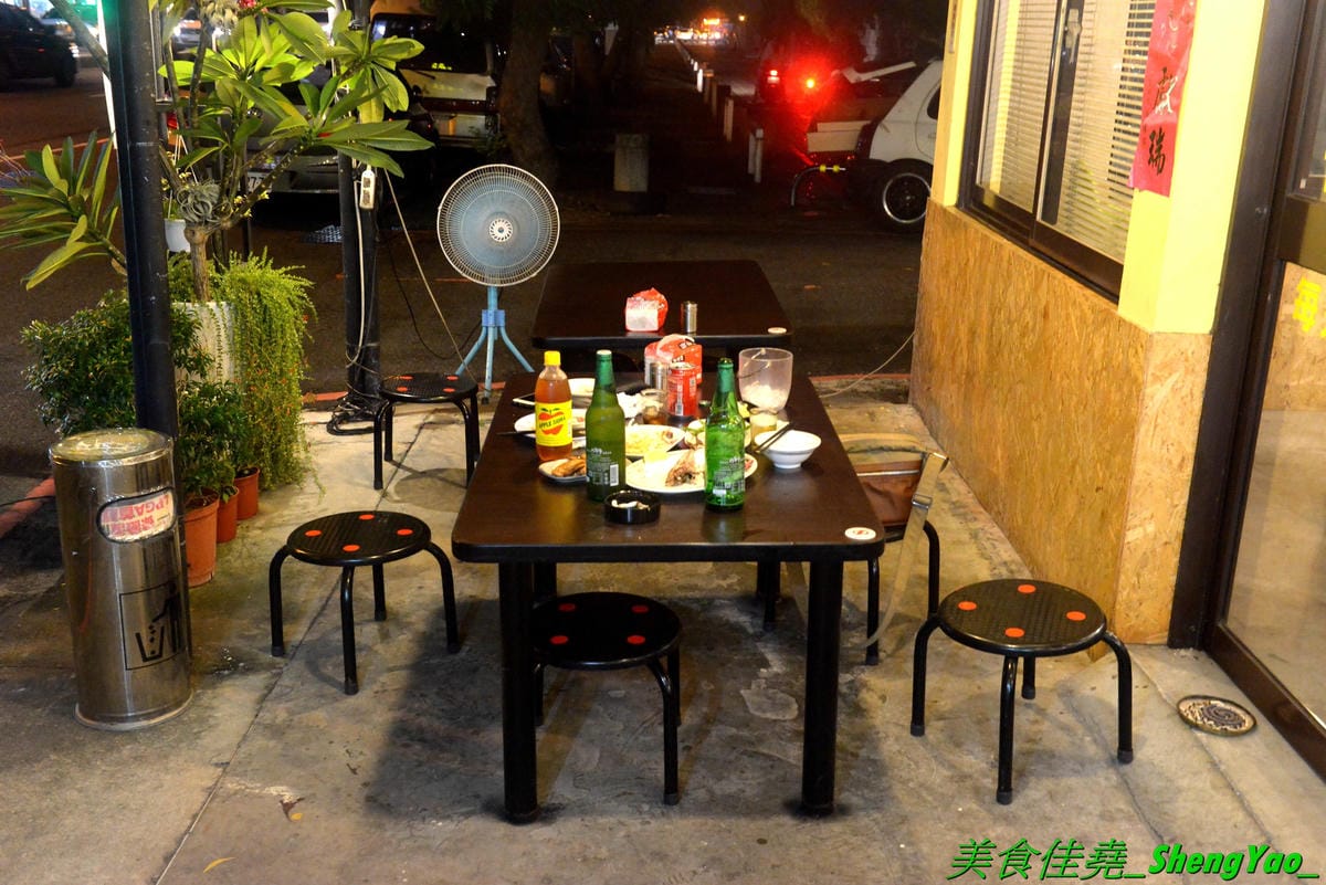 [台中北區]米噹泰式碳烤 台中店 – 花蓮必吃排隊美食名店在台中也有分店了,可以同時吃到道地口味的泰式料理以及真功夫的碳烤,食材講究,漁獲來自花東新鮮直送,價格平實、東西好吃,聚餐小酌