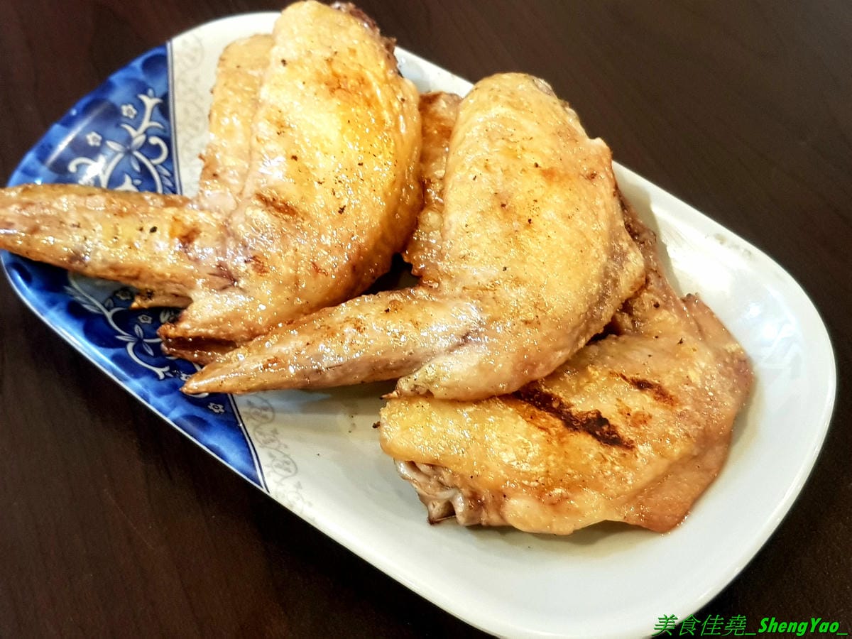 [台中北區]米噹泰式碳烤 台中店 – 花蓮必吃排隊美食名店在台中也有分店了,可以同時吃到道地口味的泰式料理以及真功夫的碳烤,食材講究,漁獲來自花東新鮮直送,價格平實、東西好吃,聚餐小酌