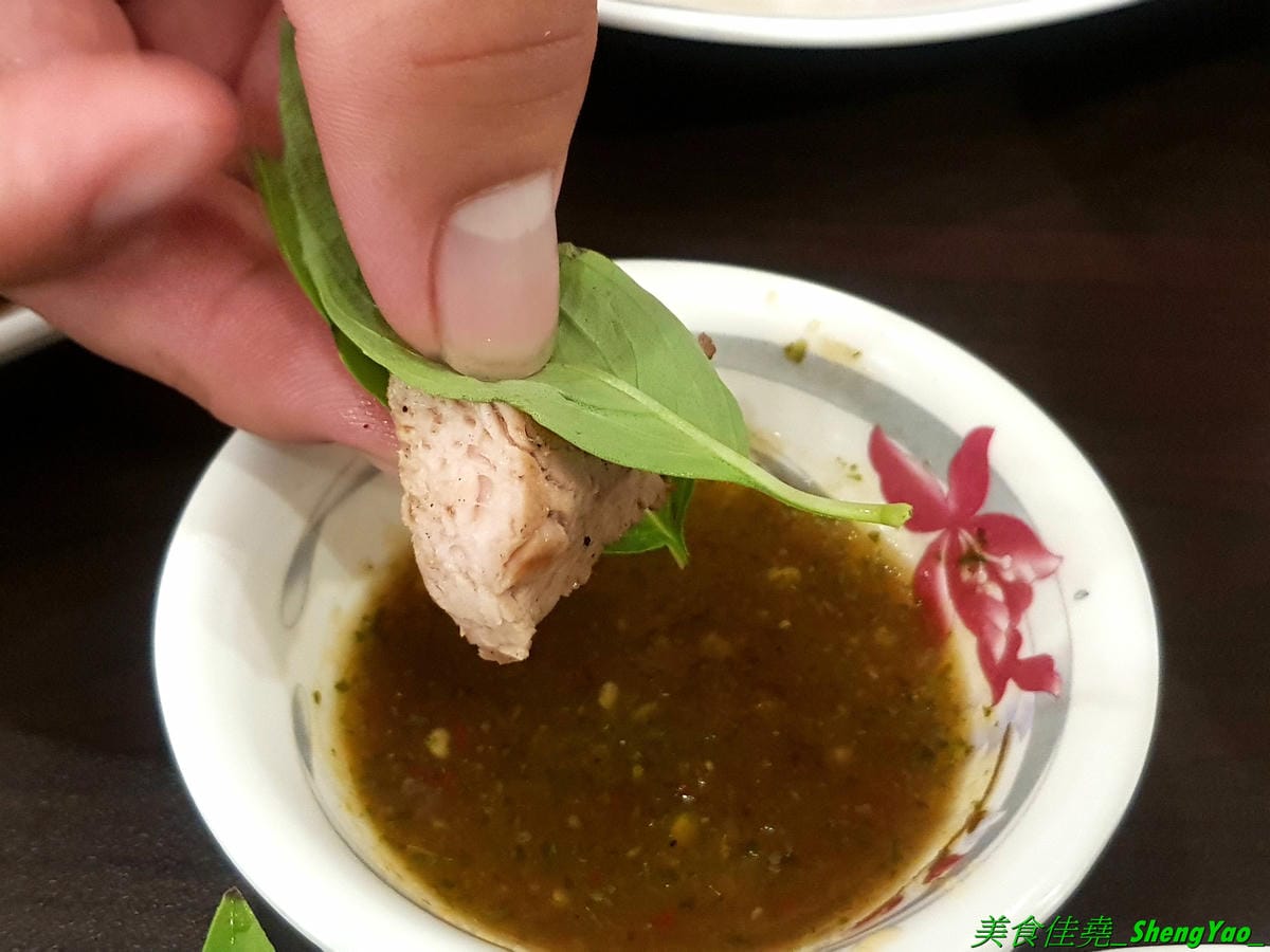 [台中北區]米噹泰式碳烤 台中店 – 花蓮必吃排隊美食名店在台中也有分店了,可以同時吃到道地口味的泰式料理以及真功夫的碳烤,食材講究,漁獲來自花東新鮮直送,價格平實、東西好吃,聚餐小酌