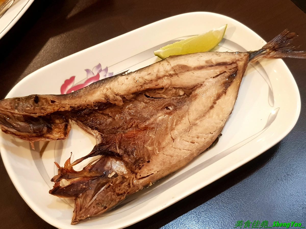 [台中北區]米噹泰式碳烤 台中店 – 花蓮必吃排隊美食名店在台中也有分店了,可以同時吃到道地口味的泰式料理以及真功夫的碳烤,食材講究,漁獲來自花東新鮮直送,價格平實、東西好吃,聚餐小酌