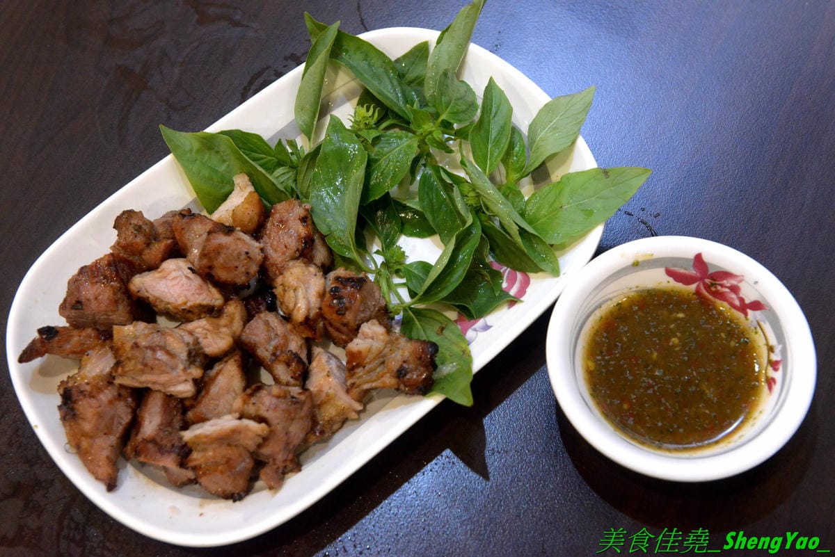 [台中北區]米噹泰式碳烤 台中店 – 花蓮必吃排隊美食名店在台中也有分店了,可以同時吃到道地口味的泰式料理以及真功夫的碳烤,食材講究,漁獲來自花東新鮮直送,價格平實、東西好吃,聚餐小酌
