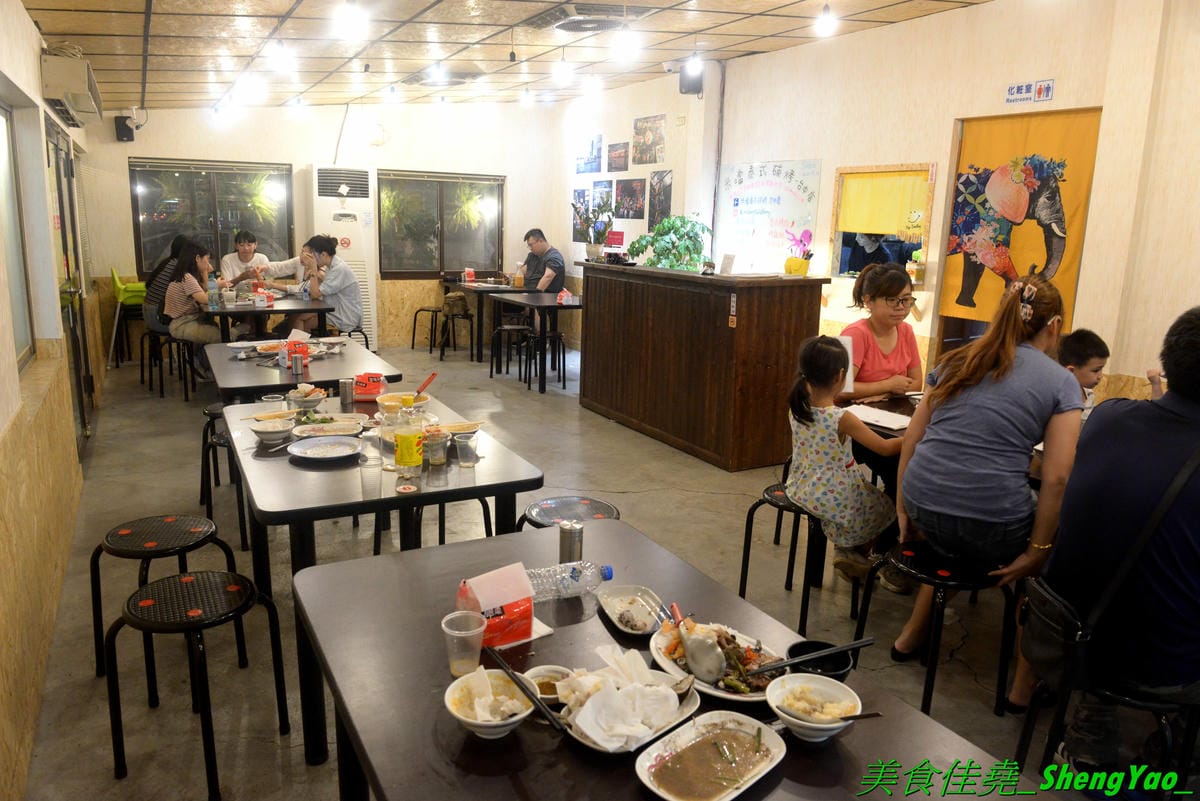 [台中北區]米噹泰式碳烤 台中店 – 花蓮必吃排隊美食名店在台中也有分店了,可以同時吃到道地口味的泰式料理以及真功夫的碳烤,食材講究,漁獲來自花東新鮮直送,價格平實、東西好吃,聚餐小酌