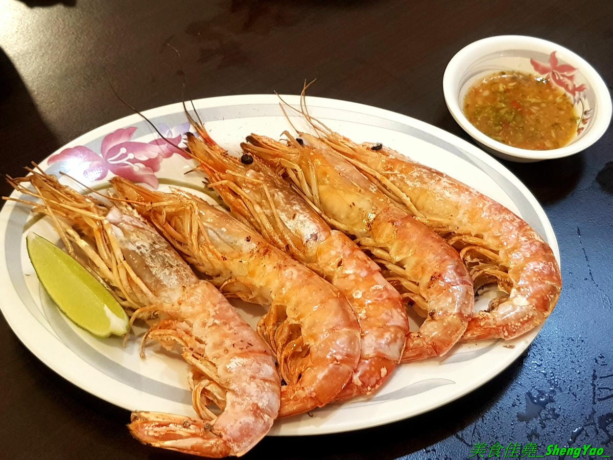 [台中北區]米噹泰式碳烤 台中店 – 花蓮必吃排隊美食名店在台中也有分店了,可以同時吃到道地口味的泰式料理以及真功夫的碳烤,食材講究,漁獲來自花東新鮮直送,價格平實、東西好吃,聚餐小酌