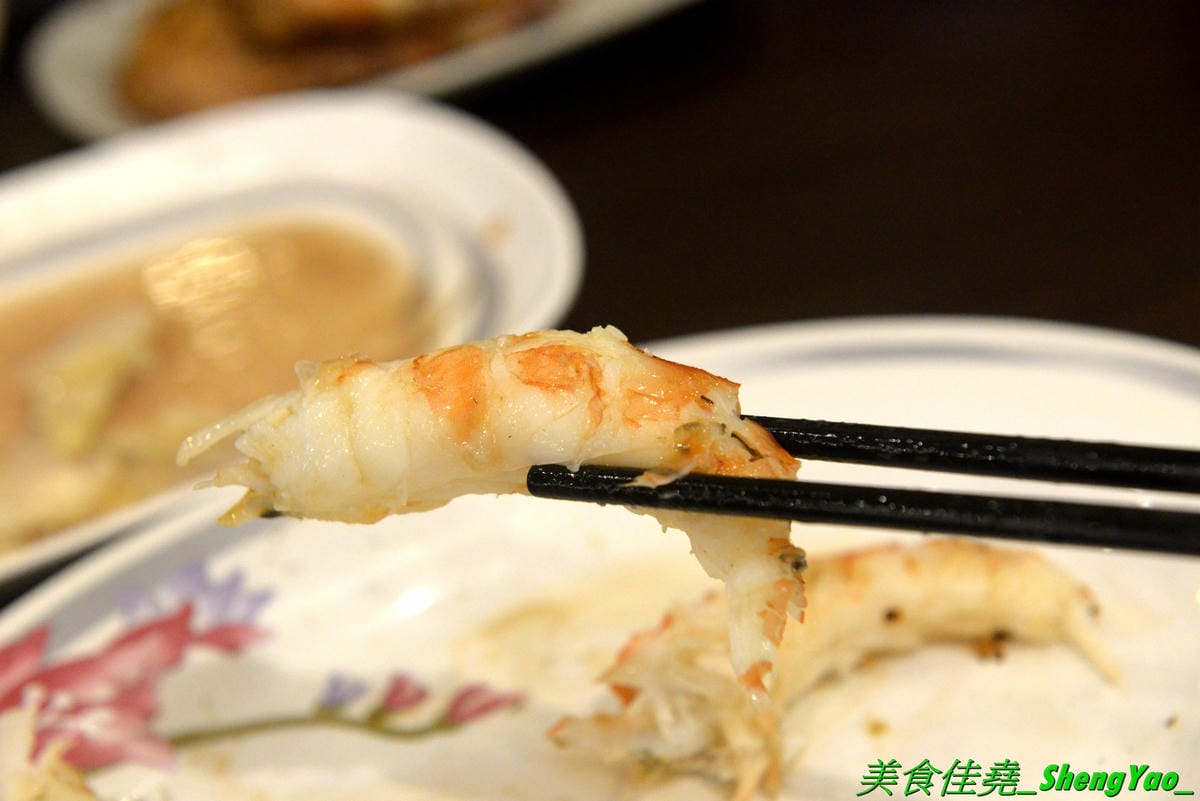 [台中北區]米噹泰式碳烤 台中店 – 花蓮必吃排隊美食名店在台中也有分店了,可以同時吃到道地口味的泰式料理以及真功夫的碳烤,食材講究,漁獲來自花東新鮮直送,價格平實、東西好吃,聚餐小酌