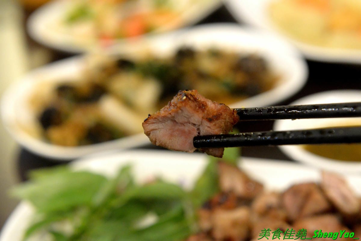 [台中北區]米噹泰式碳烤 台中店 – 花蓮必吃排隊美食名店在台中也有分店了,可以同時吃到道地口味的泰式料理以及真功夫的碳烤,食材講究,漁獲來自花東新鮮直送,價格平實、東西好吃,聚餐小酌
