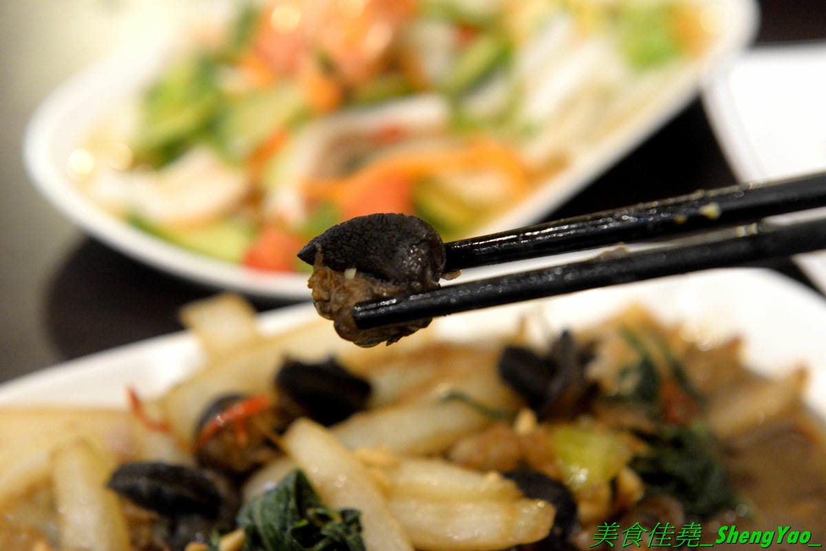 [台中北區]米噹泰式碳烤 台中店 – 花蓮必吃排隊美食名店在台中也有分店了,可以同時吃到道地口味的泰式料理以及真功夫的碳烤,食材講究,漁獲來自花東新鮮直送,價格平實、東西好吃,聚餐小酌
