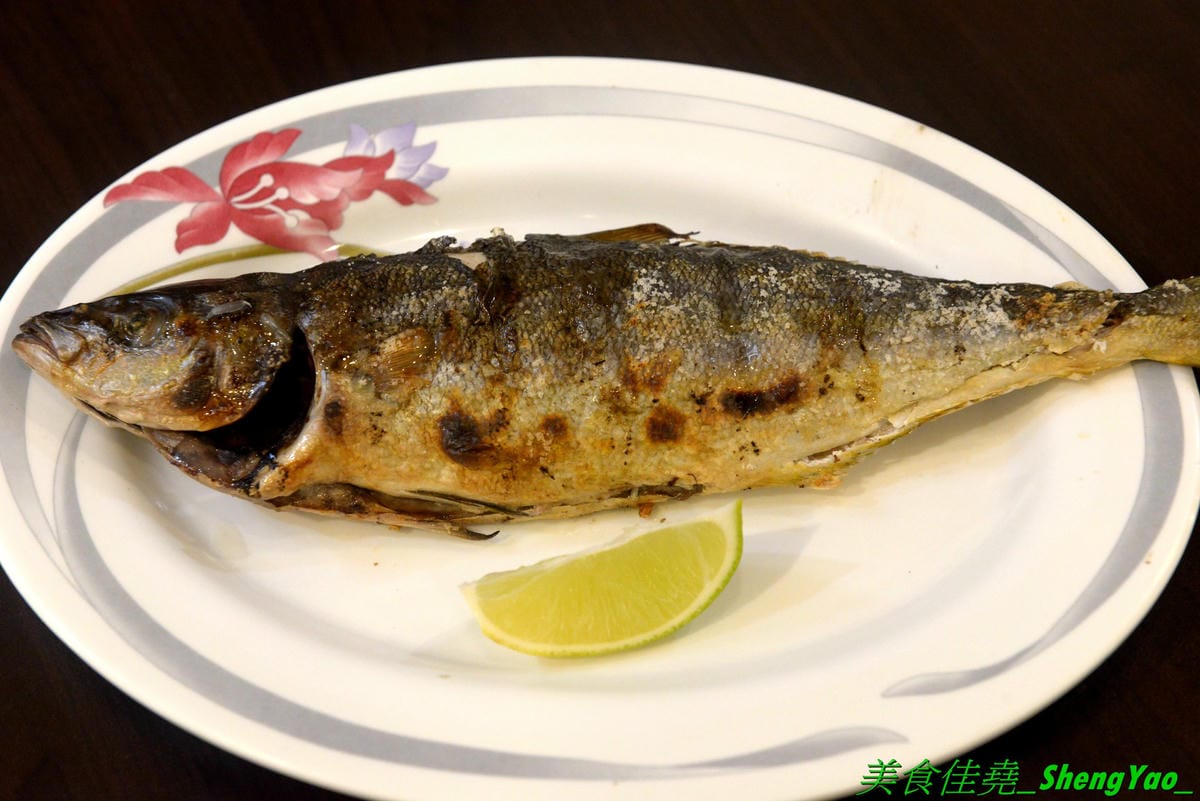 [台中北區]米噹泰式碳烤 台中店 – 花蓮必吃排隊美食名店在台中也有分店了,可以同時吃到道地口味的泰式料理以及真功夫的碳烤,食材講究,漁獲來自花東新鮮直送,價格平實、東西好吃,聚餐小酌
