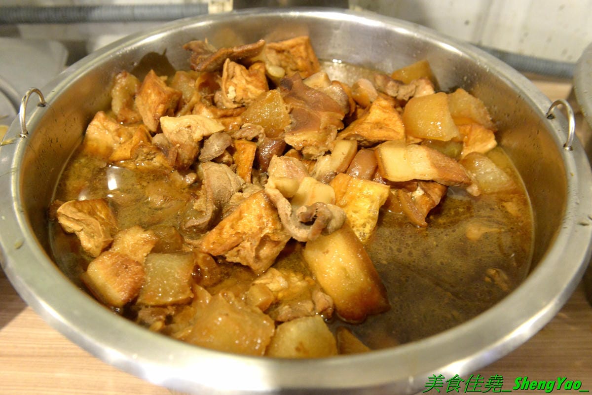 [台中沙鹿]蠔膽你來 – 沙鹿知名平價露天碳烤,400多元就能享用各種肉類、海鮮的燒烤和火鍋以及數十種熟食,用餐時間可達三小時,烤好烤滿。烤肉場地寬敞,有兒童遊戲區和卡拉OK包廂,還能看夜景