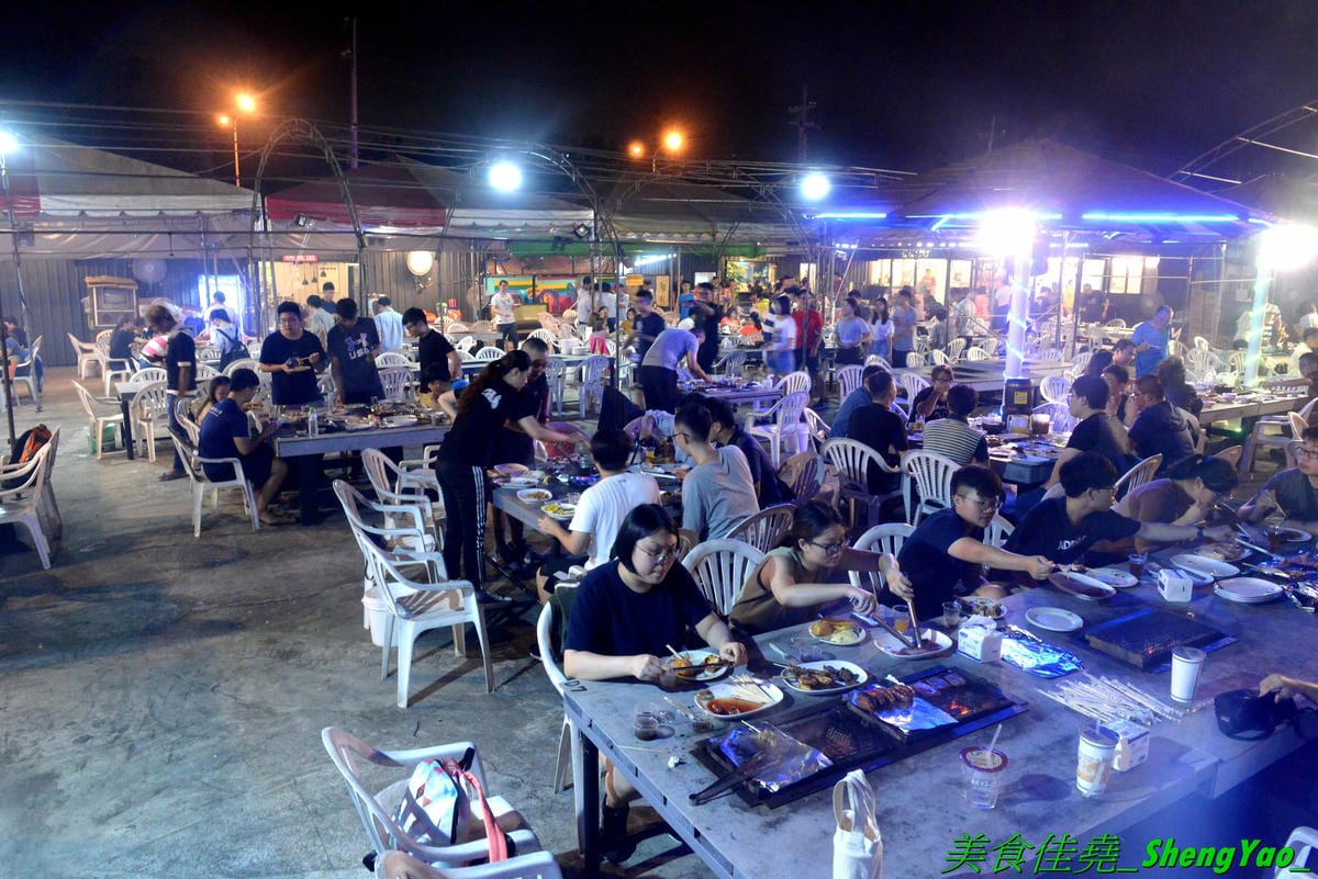 [台中沙鹿]蠔膽你來 – 沙鹿知名平價露天碳烤,400多元就能享用各種肉類、海鮮的燒烤和火鍋以及數十種熟食,用餐時間可達三小時,烤好烤滿。烤肉場地寬敞,有兒童遊戲區和卡拉OK包廂,還能看夜景