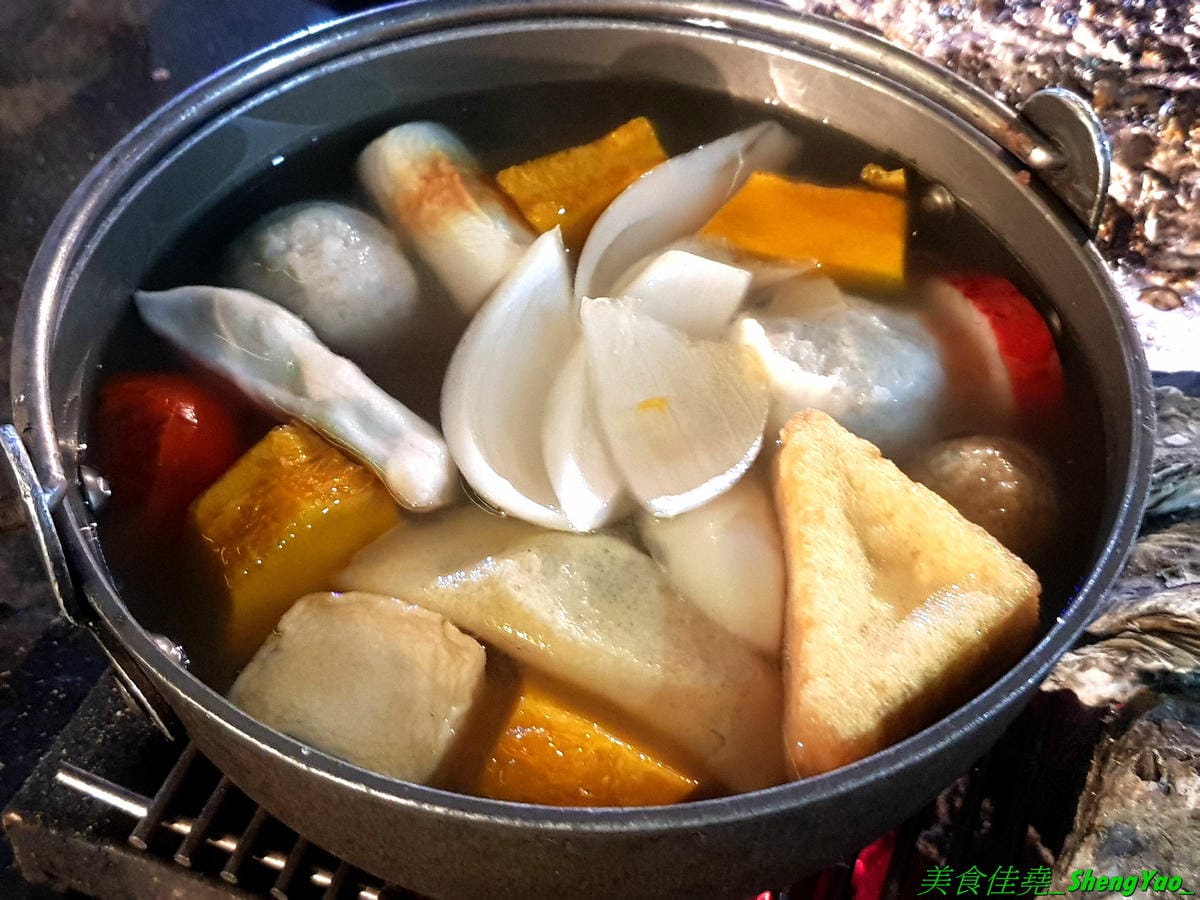 [台中沙鹿]蠔膽你來 – 沙鹿知名平價露天碳烤,400多元就能享用各種肉類、海鮮的燒烤和火鍋以及數十種熟食,用餐時間可達三小時,烤好烤滿。烤肉場地寬敞,有兒童遊戲區和卡拉OK包廂,還能看夜景