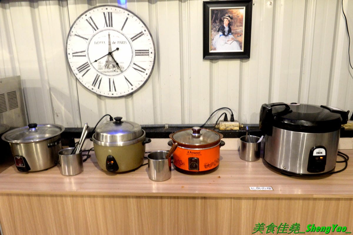 [台中沙鹿]蠔膽你來 – 沙鹿知名平價露天碳烤,400多元就能享用各種肉類、海鮮的燒烤和火鍋以及數十種熟食,用餐時間可達三小時,烤好烤滿。烤肉場地寬敞,有兒童遊戲區和卡拉OK包廂,還能看夜景