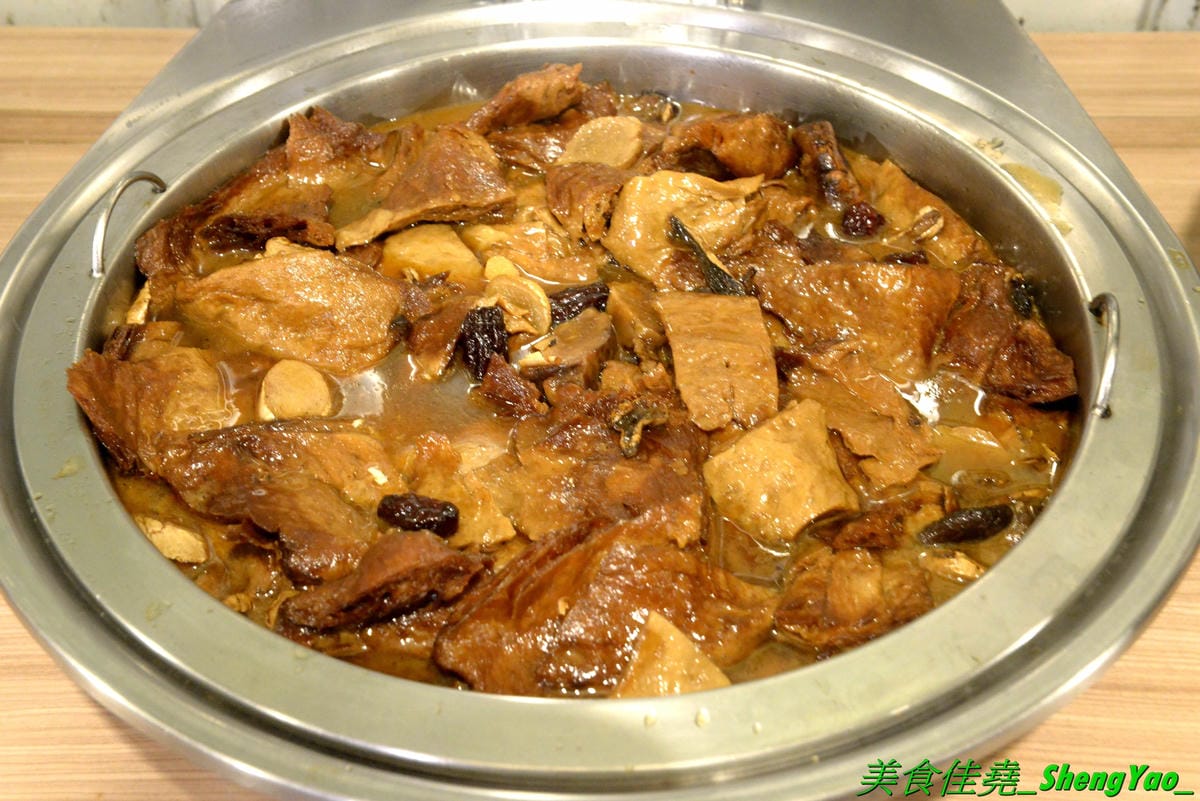 [台中沙鹿]蠔膽你來 – 沙鹿知名平價露天碳烤,400多元就能享用各種肉類、海鮮的燒烤和火鍋以及數十種熟食,用餐時間可達三小時,烤好烤滿。烤肉場地寬敞,有兒童遊戲區和卡拉OK包廂,還能看夜景