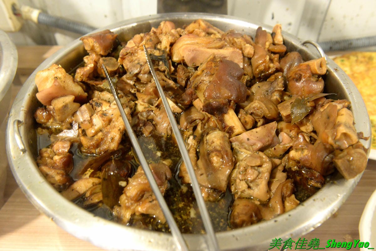 [台中沙鹿]蠔膽你來 – 沙鹿知名平價露天碳烤,400多元就能享用各種肉類、海鮮的燒烤和火鍋以及數十種熟食,用餐時間可達三小時,烤好烤滿。烤肉場地寬敞,有兒童遊戲區和卡拉OK包廂,還能看夜景