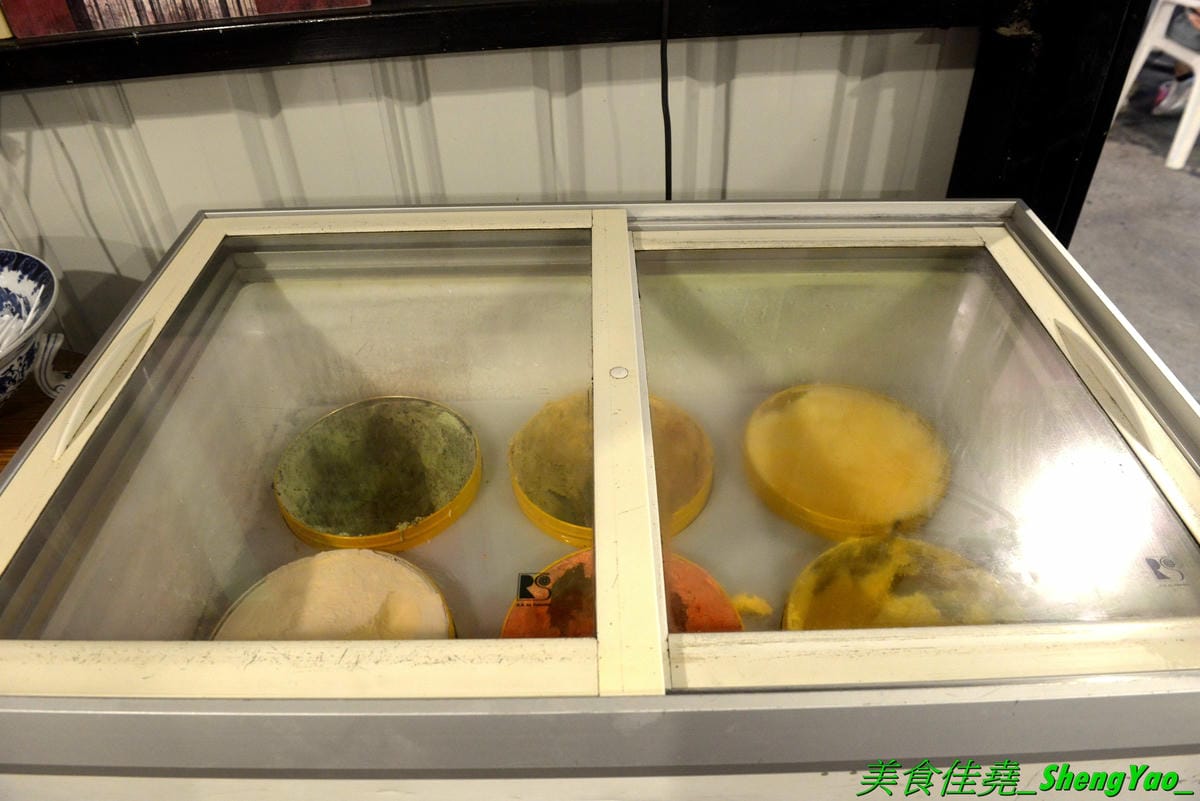 [台中沙鹿]蠔膽你來 – 沙鹿知名平價露天碳烤,400多元就能享用各種肉類、海鮮的燒烤和火鍋以及數十種熟食,用餐時間可達三小時,烤好烤滿。烤肉場地寬敞,有兒童遊戲區和卡拉OK包廂,還能看夜景