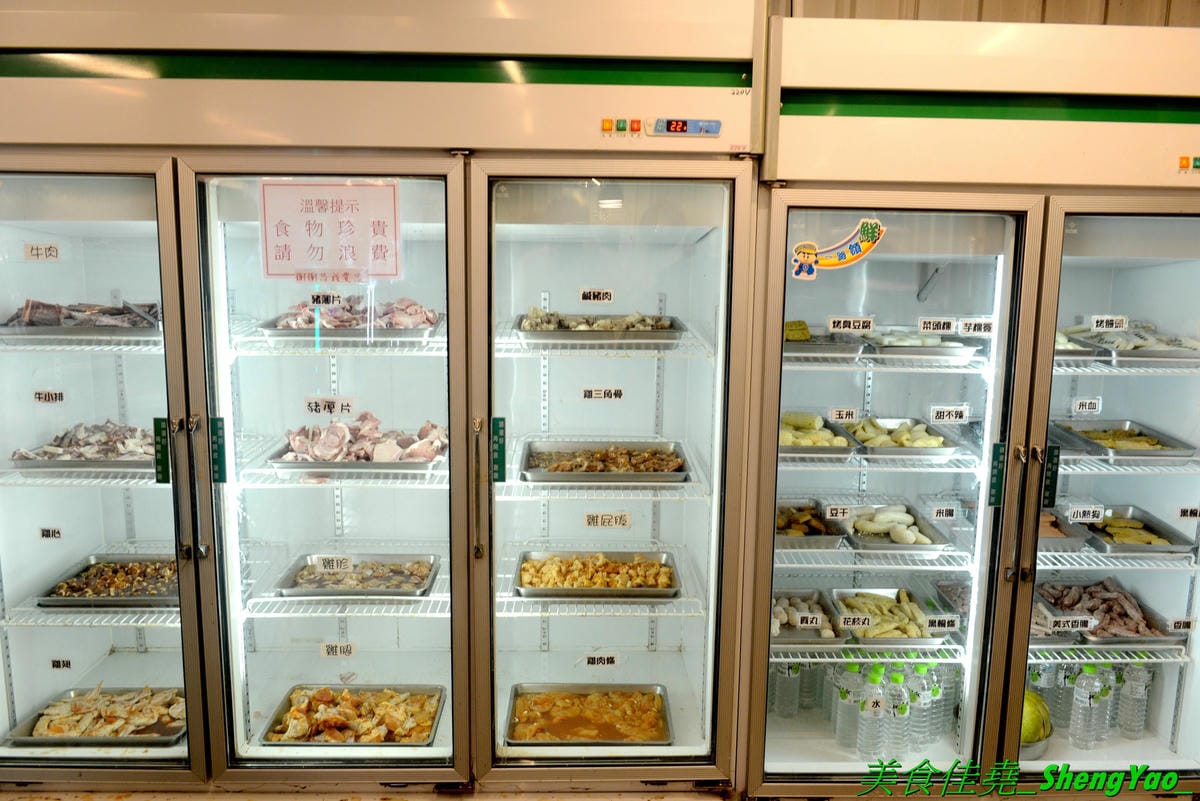 [台中沙鹿]蠔膽你來 – 沙鹿知名平價露天碳烤,400多元就能享用各種肉類、海鮮的燒烤和火鍋以及數十種熟食,用餐時間可達三小時,烤好烤滿。烤肉場地寬敞,有兒童遊戲區和卡拉OK包廂,還能看夜景