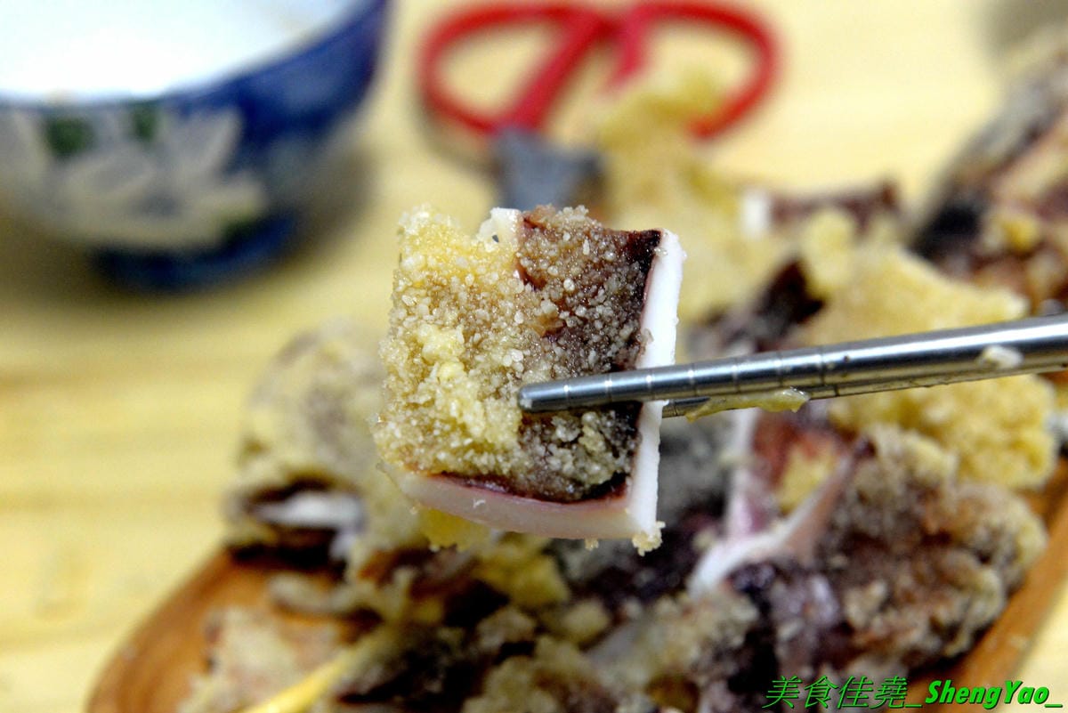 [台中北區]安羽軒食堂 – 台中超火紅的浮誇丼飯專賣店又有新東西了,超霸氣燒烤戰斧豬排一次給你兩支讓你當雷神索爾,20盎司大份量,搭配兩種不同風格的調味,好好吃但是吃完超飽的啦(已歇業)
