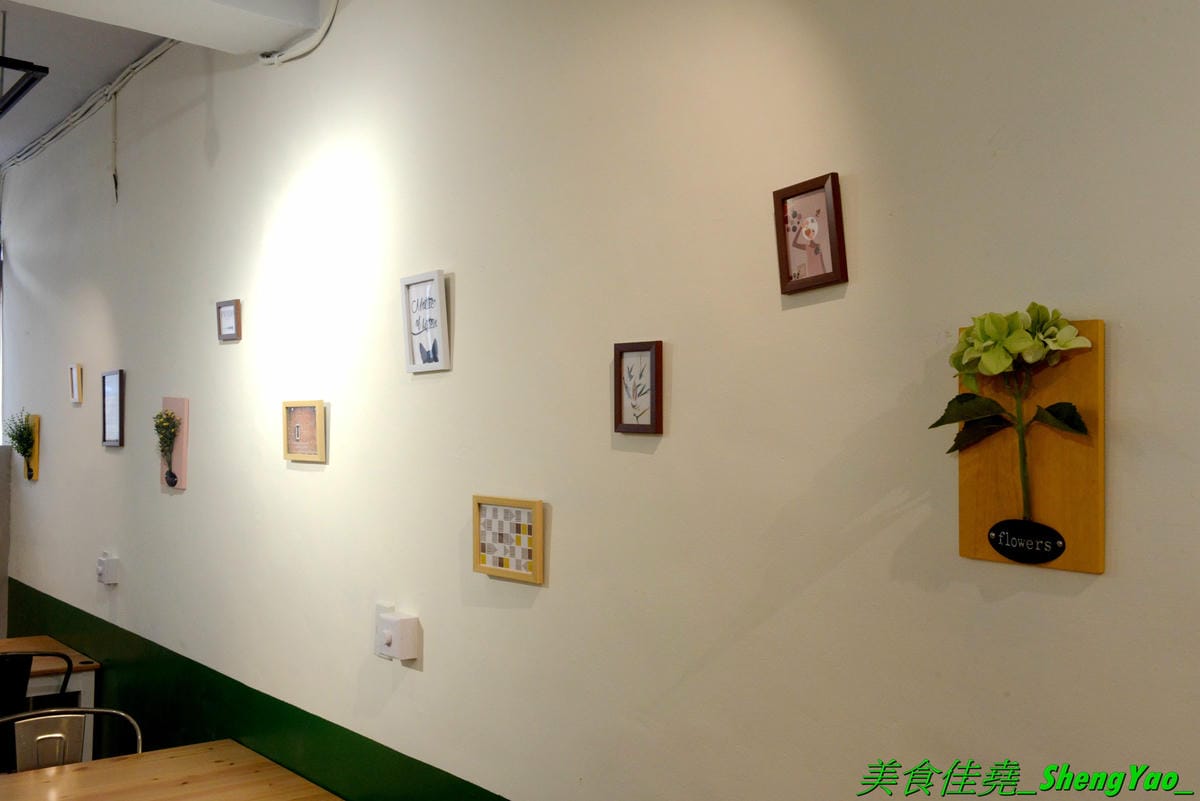 [台中北區]安羽軒食堂 – 台中超火紅的浮誇丼飯專賣店又有新東西了,超霸氣燒烤戰斧豬排一次給你兩支讓你當雷神索爾,20盎司大份量,搭配兩種不同風格的調味,好好吃但是吃完超飽的啦(已歇業)