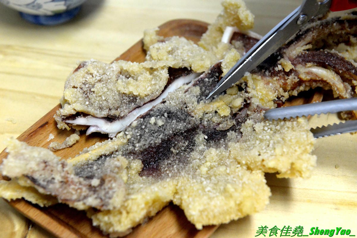 [台中北區]安羽軒食堂 – 台中超火紅的浮誇丼飯專賣店又有新東西了,超霸氣燒烤戰斧豬排一次給你兩支讓你當雷神索爾,20盎司大份量,搭配兩種不同風格的調味,好好吃但是吃完超飽的啦(已歇業)