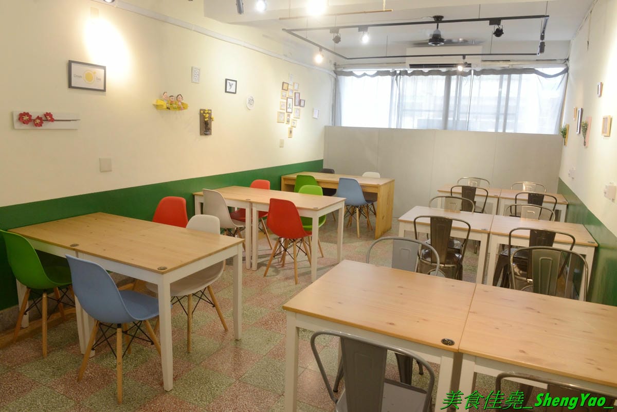 [台中北區]安羽軒食堂 – 台中超火紅的浮誇丼飯專賣店又有新東西了,超霸氣燒烤戰斧豬排一次給你兩支讓你當雷神索爾,20盎司大份量,搭配兩種不同風格的調味,好好吃但是吃完超飽的啦(已歇業)