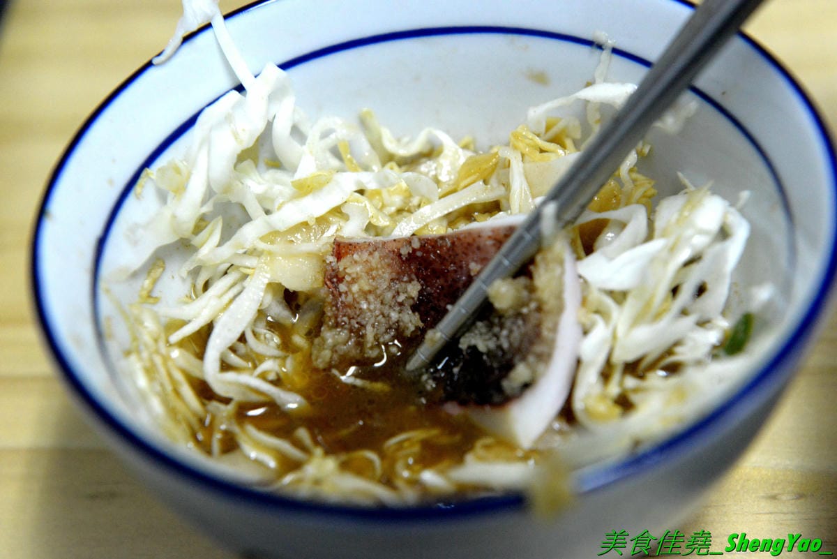 [台中北區]安羽軒食堂 – 台中超火紅的浮誇丼飯專賣店又有新東西了,超霸氣燒烤戰斧豬排一次給你兩支讓你當雷神索爾,20盎司大份量,搭配兩種不同風格的調味,好好吃但是吃完超飽的啦(已歇業)