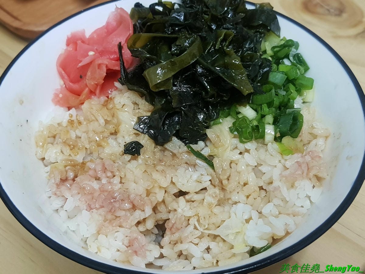 [台中北區]安羽軒食堂 – 台中超火紅的浮誇丼飯專賣店又有新東西了,超霸氣燒烤戰斧豬排一次給你兩支讓你當雷神索爾,20盎司大份量,搭配兩種不同風格的調味,好好吃但是吃完超飽的啦(已歇業)