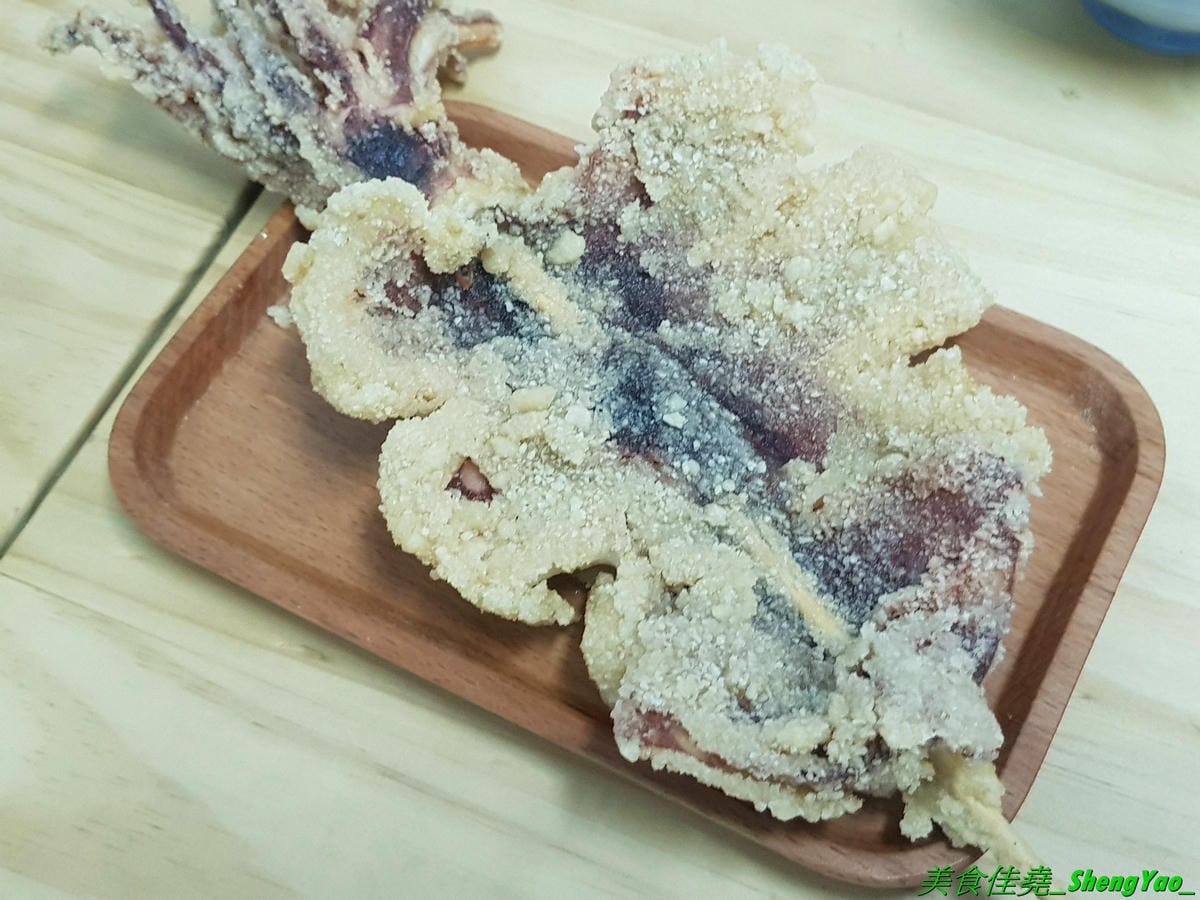 [台中北區]安羽軒食堂 – 台中超火紅的浮誇丼飯專賣店又有新東西了,超霸氣燒烤戰斧豬排一次給你兩支讓你當雷神索爾,20盎司大份量,搭配兩種不同風格的調味,好好吃但是吃完超飽的啦(已歇業)