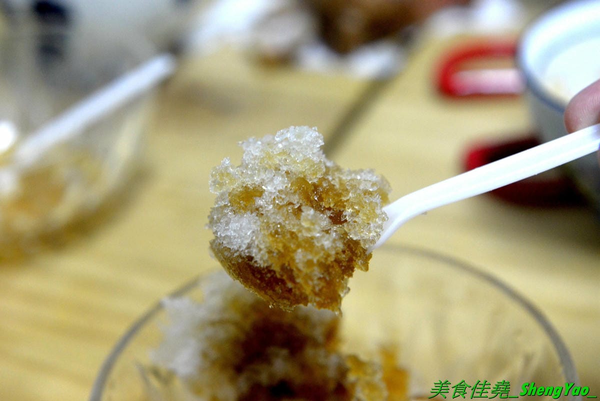 [台中北區]安羽軒食堂 – 台中超火紅的浮誇丼飯專賣店又有新東西了,超霸氣燒烤戰斧豬排一次給你兩支讓你當雷神索爾,20盎司大份量,搭配兩種不同風格的調味,好好吃但是吃完超飽的啦(已歇業)