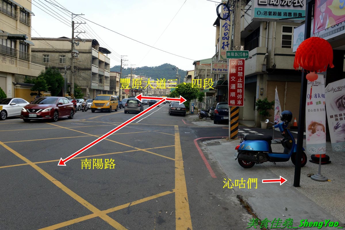 [台中豐原]沁咕們 – 豐原新開的韓式料理,裝潢超有特色,立體感設計的彩繪牆面漂亮到不行,石鍋拌飯、部隊鍋和韓式炸雞不錯吃有推薦,內用有泰式奶茶和可爾必思冰沙無限暢飲,C/P值不錯。