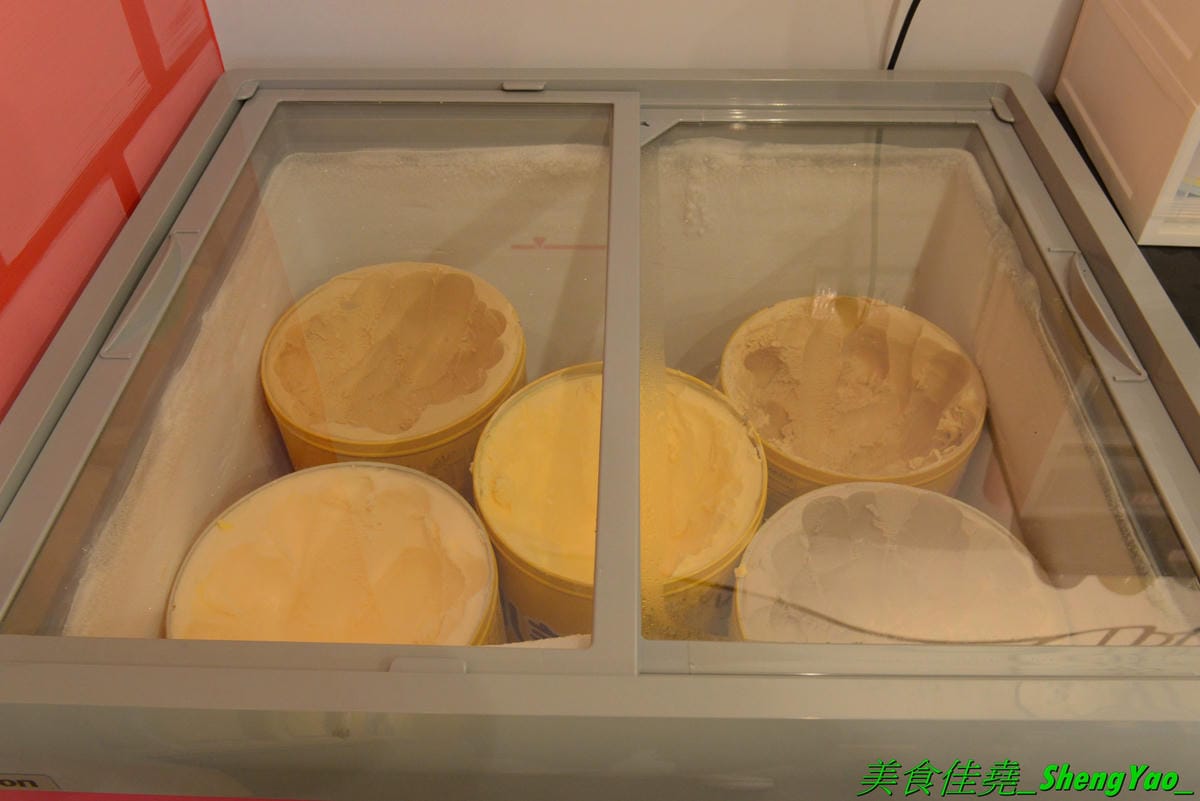 [台中豐原]沁咕們 – 豐原新開的韓式料理,裝潢超有特色,立體感設計的彩繪牆面漂亮到不行,石鍋拌飯、部隊鍋和韓式炸雞不錯吃有推薦,內用有泰式奶茶和可爾必思冰沙無限暢飲,C/P值不錯。