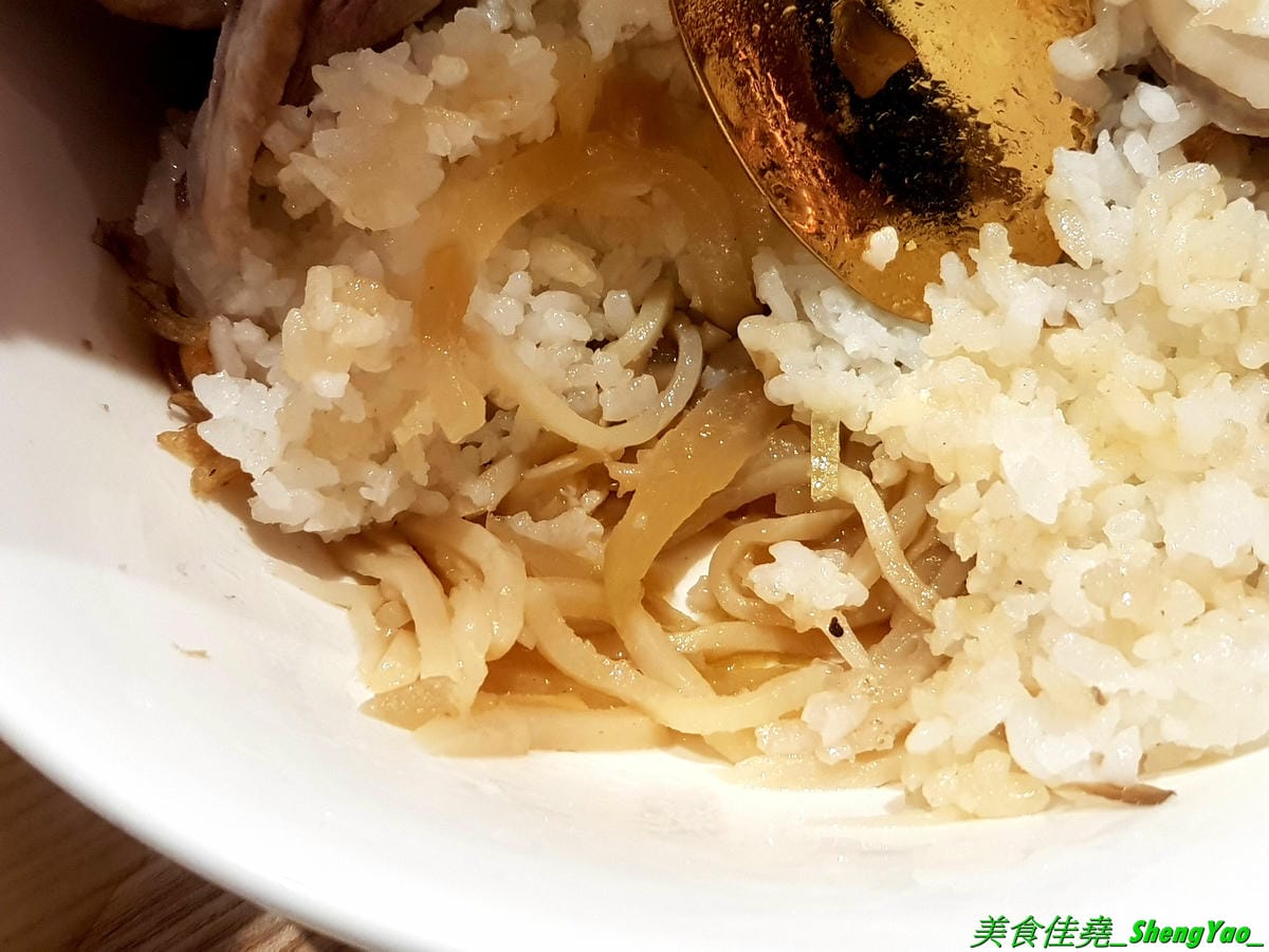 [台中西區]永心鳳茶 勤美誠品店 – 來自高雄的人氣名店,有”最美台茶沙龍”之稱的永心鳳茶來台中開店了 !! 結合時尚與復古風格的裝潢,並加入”台中百年車站”的特色元素,仿老舊火車的車廂包廂座