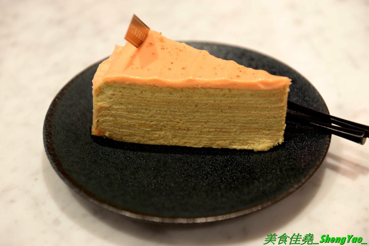 [台中西區]永心鳳茶 勤美誠品店 – 來自高雄的人氣名店,有”最美台茶沙龍”之稱的永心鳳茶來台中開店了 !! 結合時尚與復古風格的裝潢,並加入”台中百年車站”的特色元素,仿老舊火車的車廂包廂座