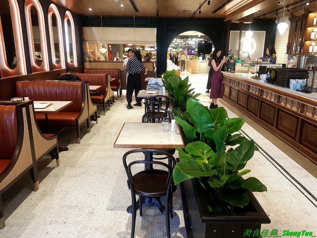 [台中西區]永心鳳茶 勤美誠品店 – 來自高雄的人氣名店,有”最美台茶沙龍”之稱的永心鳳茶來台中開店了 !! 結合時尚與復古風格的裝潢,並加入”台中百年車站”的特色元素,仿老舊火車的車廂包廂座