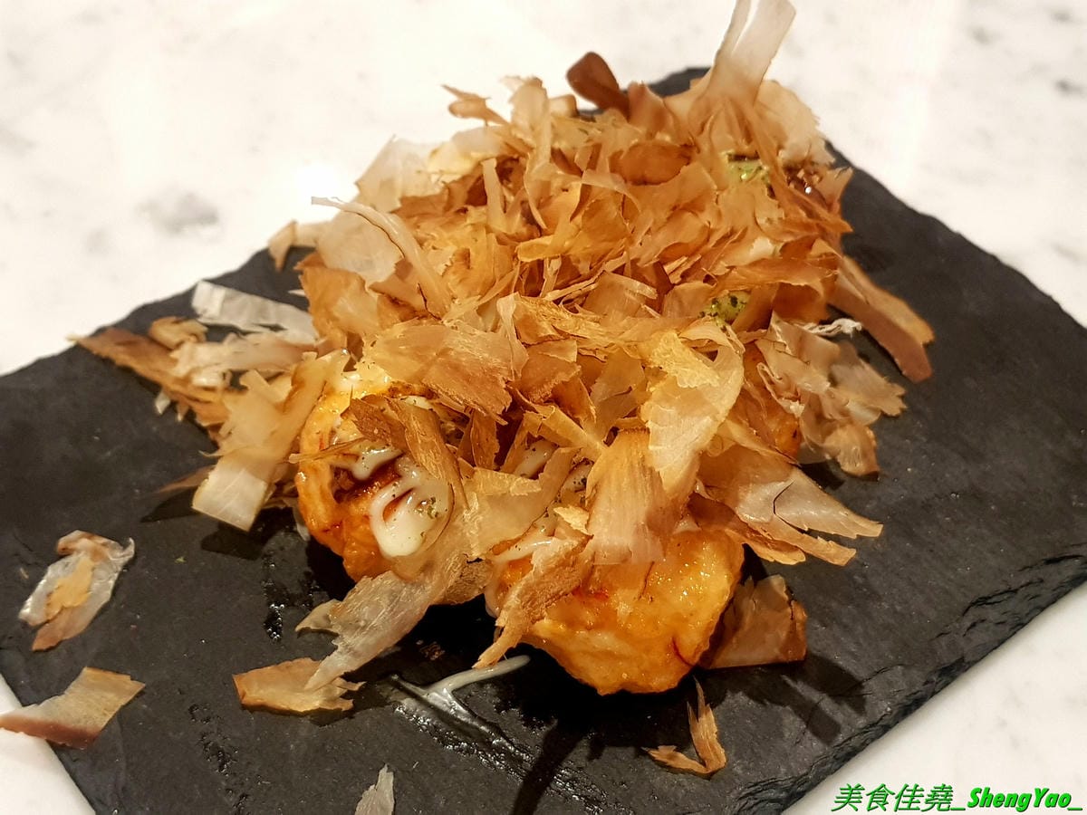 [台中西區]永心鳳茶 勤美誠品店 – 來自高雄的人氣名店,有”最美台茶沙龍”之稱的永心鳳茶來台中開店了 !! 結合時尚與復古風格的裝潢,並加入”台中百年車站”的特色元素,仿老舊火車的車廂包廂座