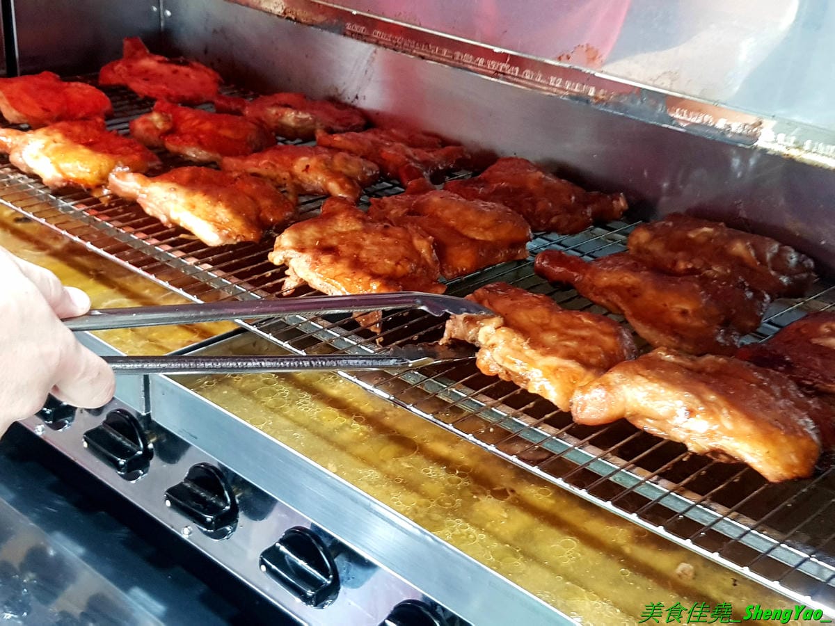 [台中北區]有一腿火烤美食工坊 篤行店 – 台中新開的平價精緻便當專賣店,主菜很厲害,招牌主打火烤雞腿,還有椒鹽松阪豬、泰式打拋豬,配菜菜色豐富可任選四樣,價格在80-100元之間而已,內用還有