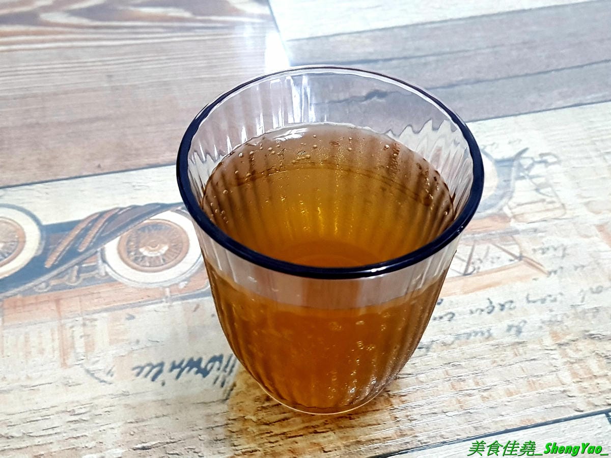 [台中北區]有一腿火烤美食工坊 篤行店 – 台中新開的平價精緻便當專賣店,主菜很厲害,招牌主打火烤雞腿,還有椒鹽松阪豬、泰式打拋豬,配菜菜色豐富可任選四樣,價格在80-100元之間而已,內用還有