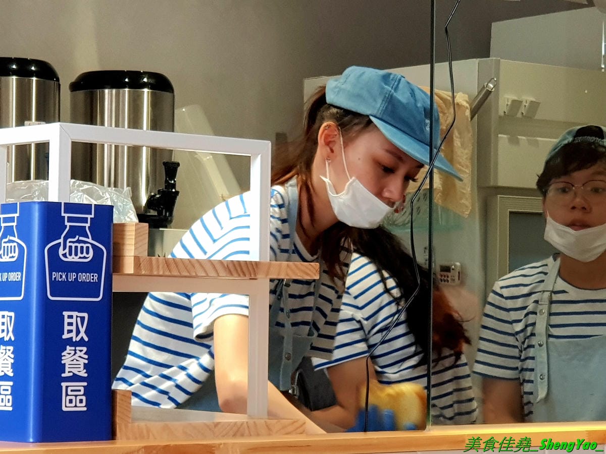 [台中西屯]吐司男 晨食專賣 中科店 – 台中超夯的韓風吐司專賣店在中科商圈也有店面了 !! 海線朋友想吃更方便了,不用大老遠跑到市區內。煎烤奶油吐司夾進豐富餡料,底下還有小紙盒裝,超可愛