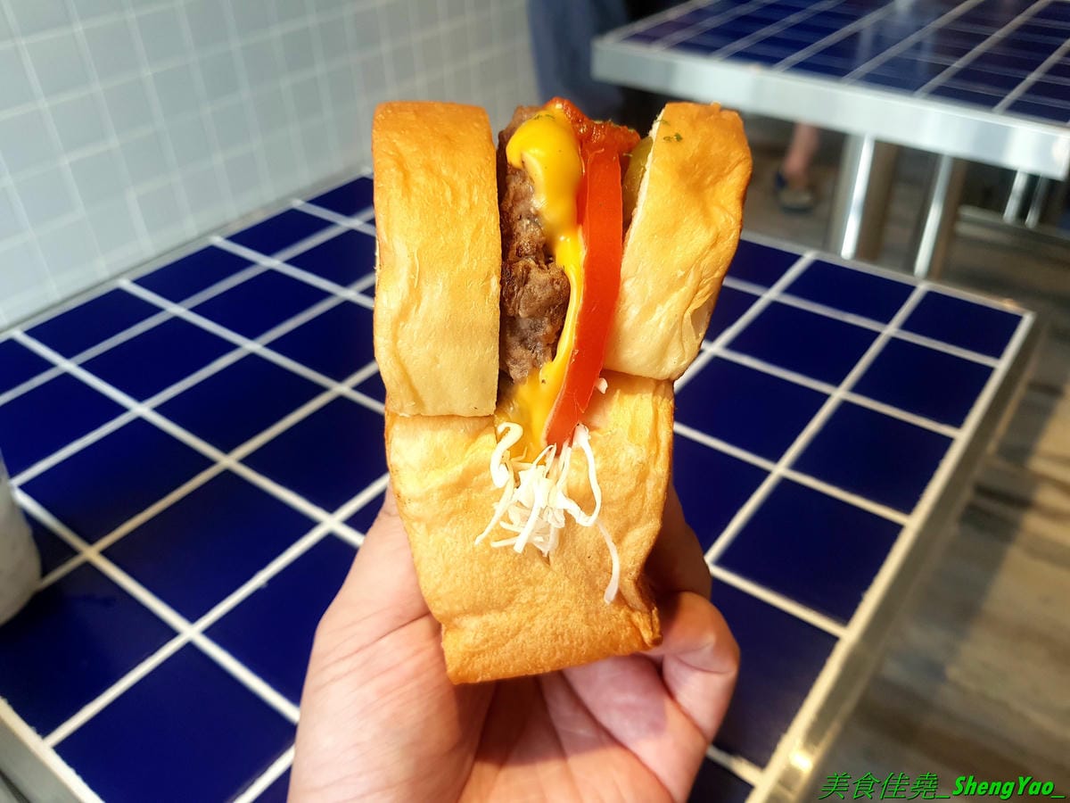 [台中西屯]吐司男 晨食專賣 中科店 – 台中超夯的韓風吐司專賣店在中科商圈也有店面了 !! 海線朋友想吃更方便了,不用大老遠跑到市區內。煎烤奶油吐司夾進豐富餡料,底下還有小紙盒裝,超可愛