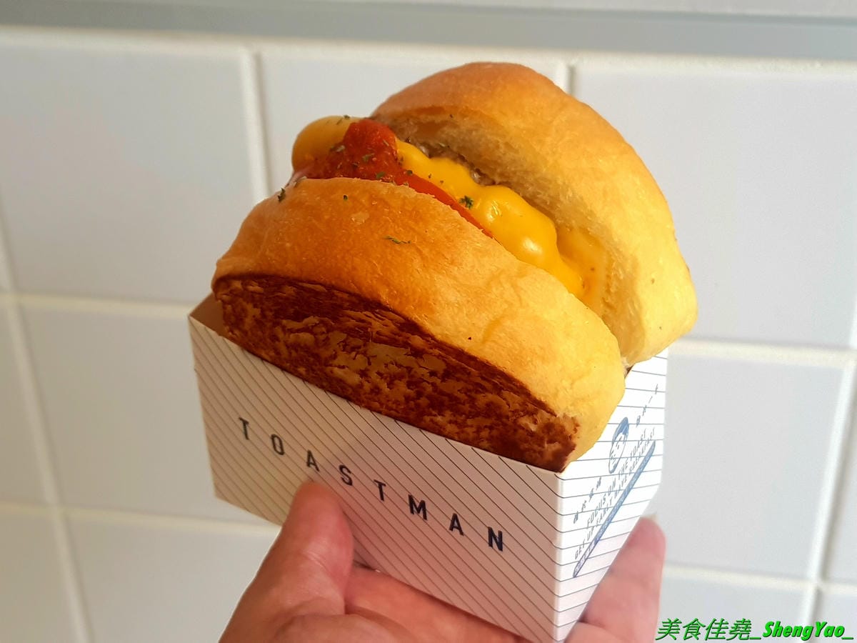 [台中西屯]吐司男 晨食專賣 中科店 – 台中超夯的韓風吐司專賣店在中科商圈也有店面了 !! 海線朋友想吃更方便了,不用大老遠跑到市區內。煎烤奶油吐司夾進豐富餡料,底下還有小紙盒裝,超可愛