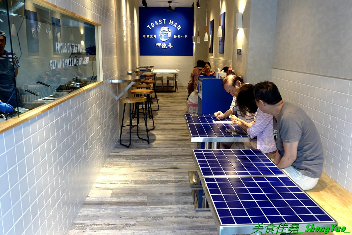[台中西屯]吐司男 晨食專賣 中科店 – 台中超夯的韓風吐司專賣店在中科商圈也有店面了 !! 海線朋友想吃更方便了,不用大老遠跑到市區內。煎烤奶油吐司夾進豐富餡料,底下還有小紙盒裝,超可愛