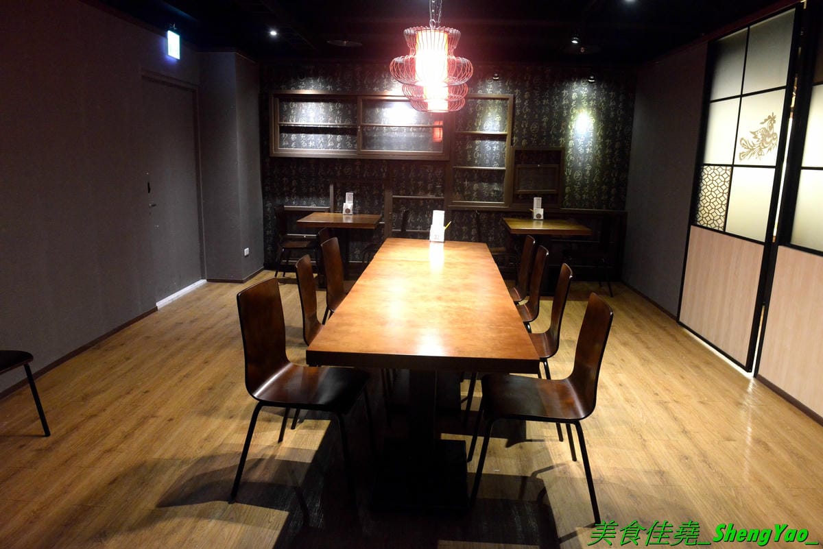 [台中南屯]亦秋堂 – 台中大墩家樂福2樓新餐廳,號稱C/P值最高的簡餐餐廳,簡餐套餐包含主菜、三樣精緻小菜加上飯湯甜品只賣200元左右,白飯還能無限續,也不收服務費,其他港點、滷味、飲料也都