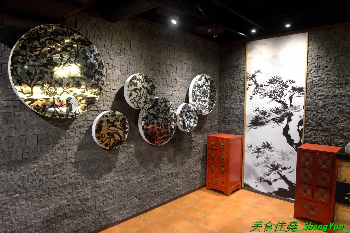 [台中南屯]亦秋堂 – 台中大墩家樂福2樓新餐廳,號稱C/P值最高的簡餐餐廳,簡餐套餐包含主菜、三樣精緻小菜加上飯湯甜品只賣200元左右,白飯還能無限續,也不收服務費,其他港點、滷味、飲料也都