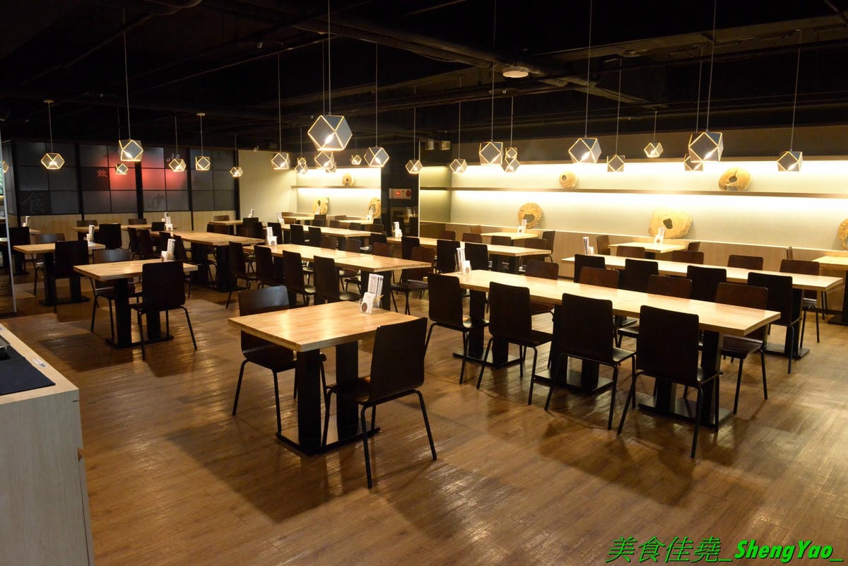 [台中南屯]亦秋堂 – 台中大墩家樂福2樓新餐廳,號稱C/P值最高的簡餐餐廳,簡餐套餐包含主菜、三樣精緻小菜加上飯湯甜品只賣200元左右,白飯還能無限續,也不收服務費,其他港點、滷味、飲料也都