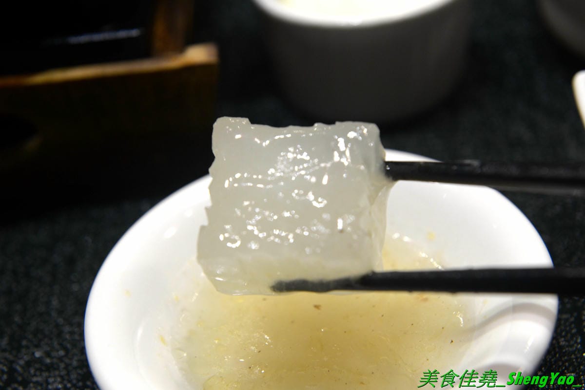 [台中南屯]亦秋堂 – 台中大墩家樂福2樓新餐廳,號稱C/P值最高的簡餐餐廳,簡餐套餐包含主菜、三樣精緻小菜加上飯湯甜品只賣200元左右,白飯還能無限續,也不收服務費,其他港點、滷味、飲料也都