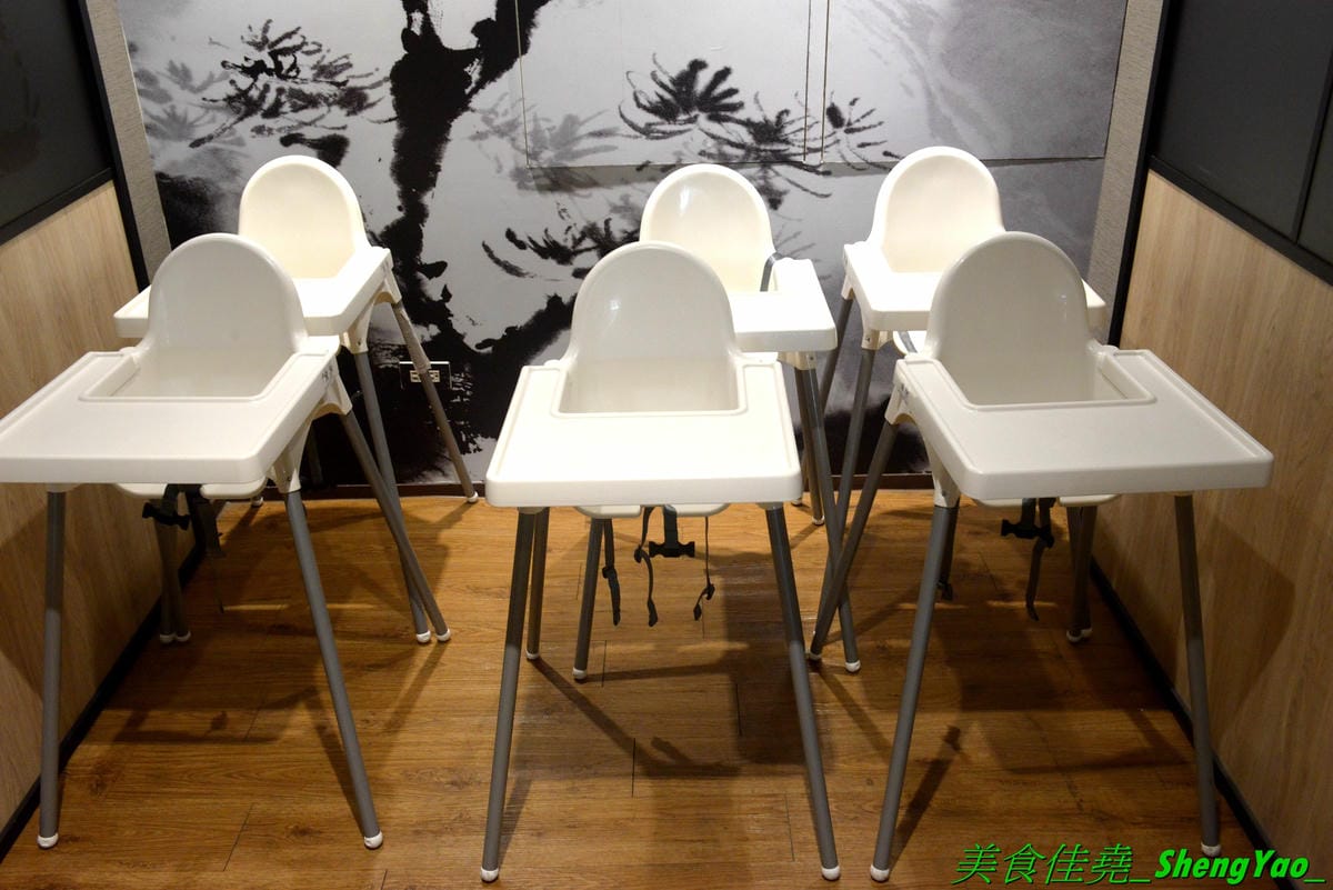 [台中南屯]亦秋堂 – 台中大墩家樂福2樓新餐廳,號稱C/P值最高的簡餐餐廳,簡餐套餐包含主菜、三樣精緻小菜加上飯湯甜品只賣200元左右,白飯還能無限續,也不收服務費,其他港點、滷味、飲料也都