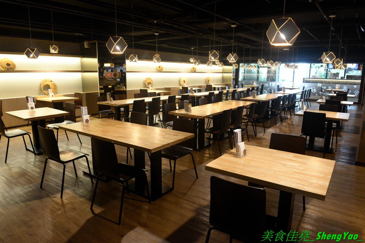 [台中南屯]亦秋堂 – 台中大墩家樂福2樓新餐廳,號稱C/P值最高的簡餐餐廳,簡餐套餐包含主菜、三樣精緻小菜加上飯湯甜品只賣200元左右,白飯還能無限續,也不收服務費,其他港點、滷味、飲料也都