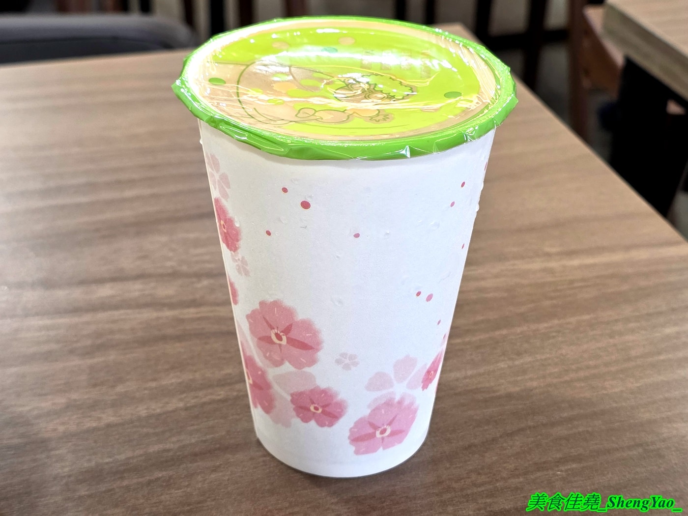 [台中西區]小林泰式椒麻雞打拋豬飯 – 台中平價泰式快餐，只賣三樣主餐，份量充足，內用免費雞湯，開幕期間白飯可無限續。