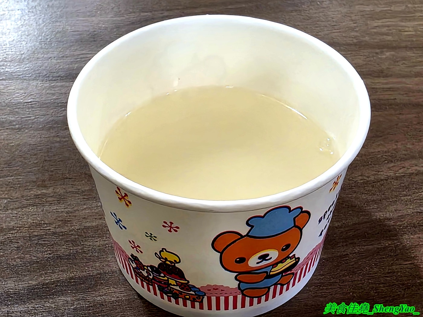 [台中西區]小林泰式椒麻雞打拋豬飯 – 台中平價泰式快餐，只賣三樣主餐，份量充足，內用免費雞湯，開幕期間白飯可無限續。