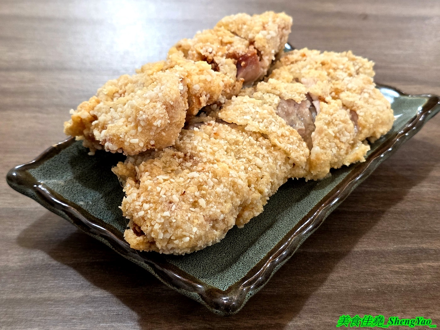 [台中西區]小林泰式椒麻雞打拋豬飯 – 台中平價泰式快餐，只賣三樣主餐，份量充足，內用免費雞湯，開幕期間白飯可無限續。