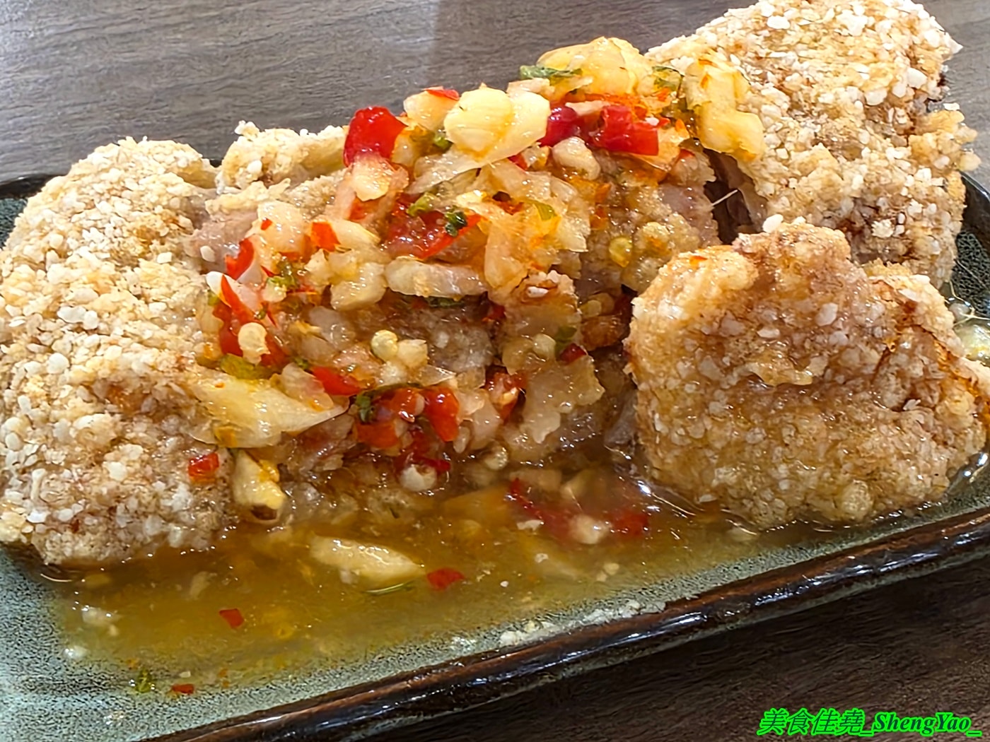 [台中西區]小林泰式椒麻雞打拋豬飯 – 台中平價泰式快餐，只賣三樣主餐，份量充足，內用免費雞湯，開幕期間白飯可無限續。