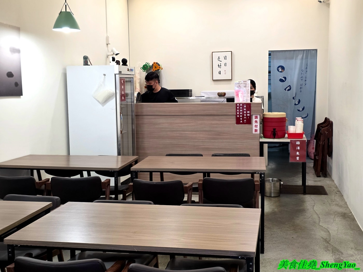 [台中西區]小林泰式椒麻雞打拋豬飯 – 台中平價泰式快餐，只賣三樣主餐，份量充足，內用免費雞湯，開幕期間白飯可無限續。